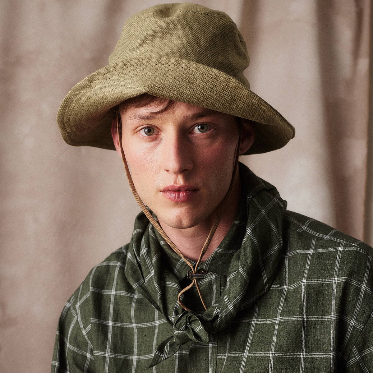 Bucket Hat in Verde Linen Canvas and Cotton Twill with Adjustable Drawstring